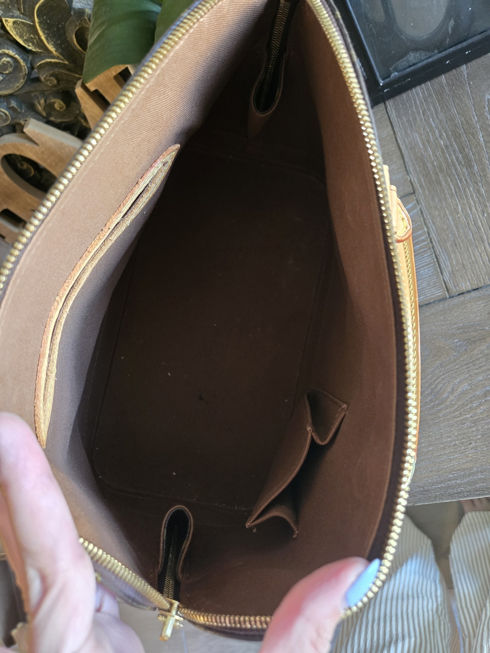 Authentic Louis Vuitton Monogram Alma Handbag in Brown/Tan - Picture 15 of 16